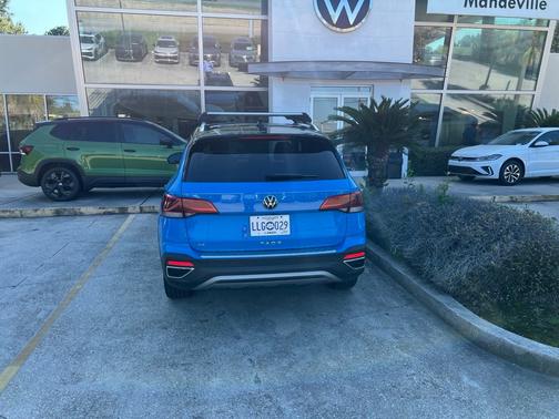 Cornflower Blue Metallic / Black Roof 2024 Volkswagen Taos 1.5T SE