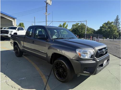 Gray 2013 Toyota Tacoma 6 FT