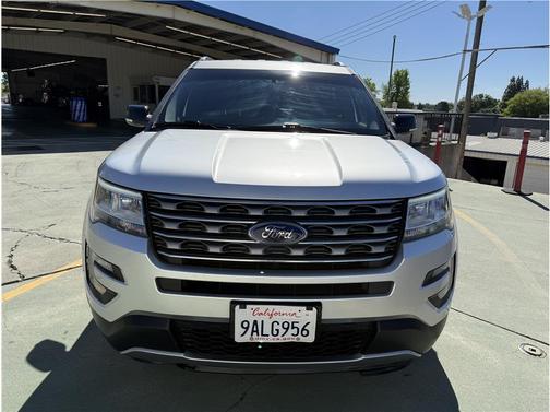 Silver 2017 Ford Explorer XLT