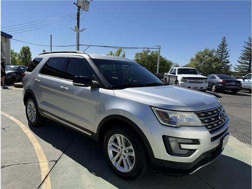 Silver 2017 Ford Explorer XLT