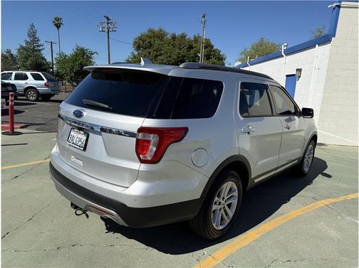 Silver 2017 Ford Explorer XLT