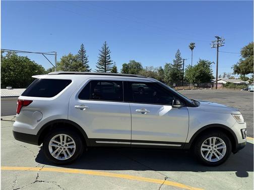Silver 2017 Ford Explorer XLT