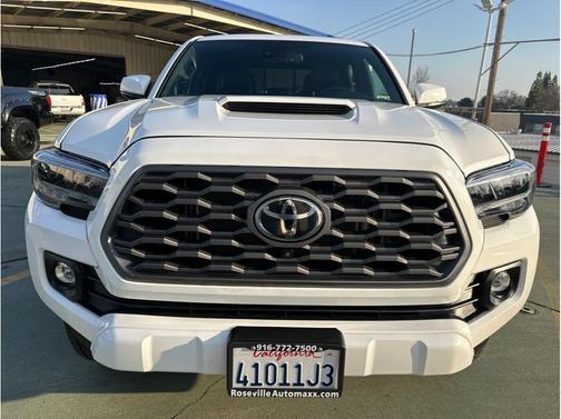 2021 Toyota Tacoma AND TECHNOLOGY PACKAGE