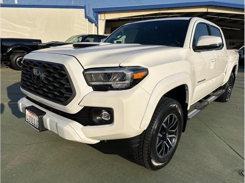 2021 Toyota Tacoma AND TECHNOLOGY PACKAGE