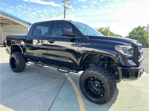 Black 2017 Toyota Tundra SR5