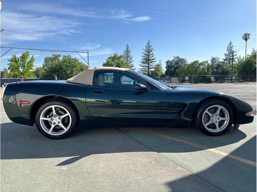 Green 2000 Chevrolet Corvette