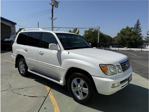 White 2006 Lexus LX 470