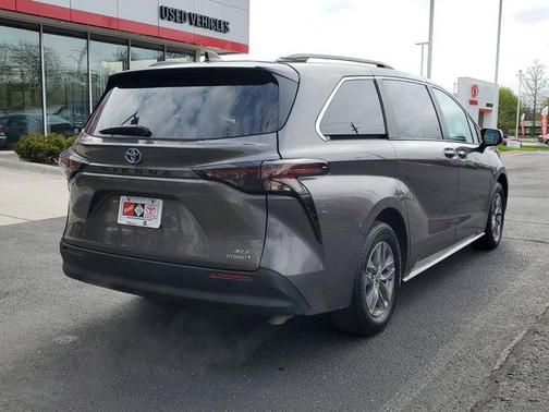 Predawn Gray Mica 2023 Toyota Sienna XLE