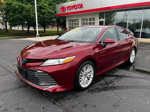 Ruby Flare Pearl 2020 Toyota Camry Hybrid XLE