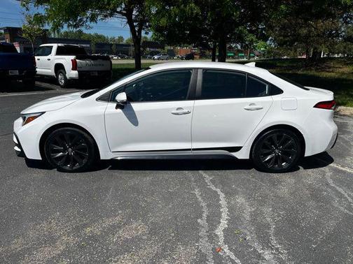 Ice Cap 2023 Toyota Corolla SE