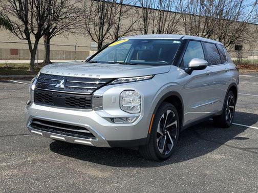 Alloy Silver Metallic 2024 Mitsubishi Outlander SE 2.5 S-AWC
