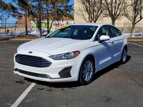 2020 Ford Fusion SE