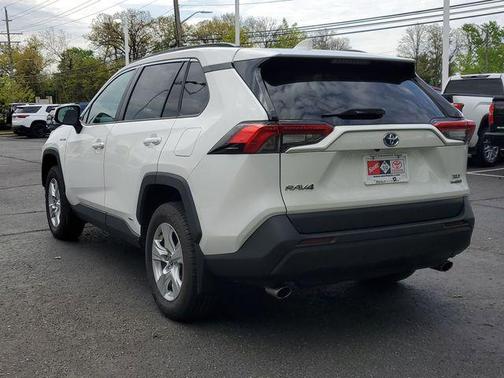 Super White 2021 Toyota RAV4 Hybrid XLE