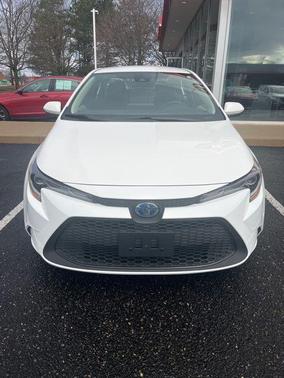 Super White 2021 Toyota Corolla Hybrid LE