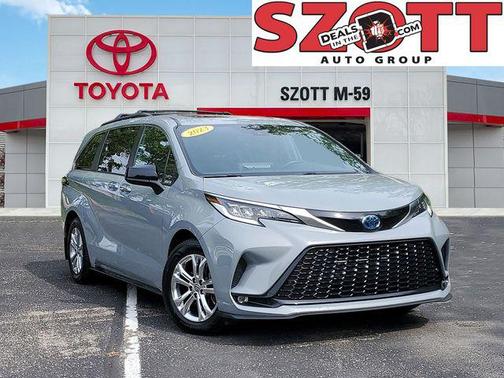 Cement 2023 Toyota Sienna XSE 7 Passenger