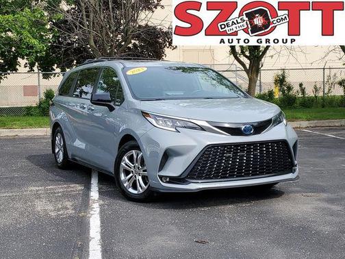 Cement 2023 Toyota Sienna XSE 7 Passenger