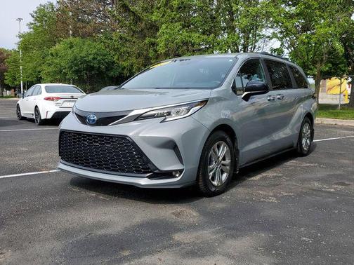 Cement 2023 Toyota Sienna XSE 7 Passenger