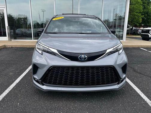 Cement 2023 Toyota Sienna XSE 7 Passenger