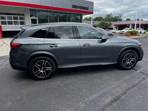 Selenite Grey Metallic 2023 Mercedes-Benz GLC 300 4MATIC