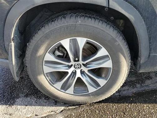 2023 Toyota Highlander Hybrid XLE