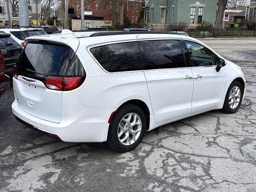 2017 Chrysler Pacifica Touring