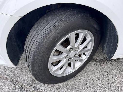 Summit White 2018 Chevrolet Sonic LT