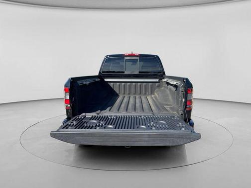 Super Black 2022 Nissan Frontier SV