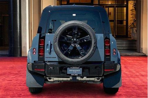 2025 Land Rover Defender P400 X-Dynamic SE