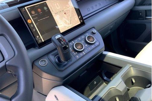 2025 Land Rover Defender P400 X-Dynamic SE