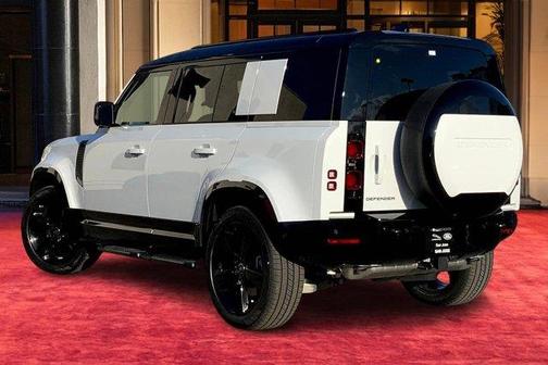 2025 Land Rover Defender P400 X-Dynamic SE