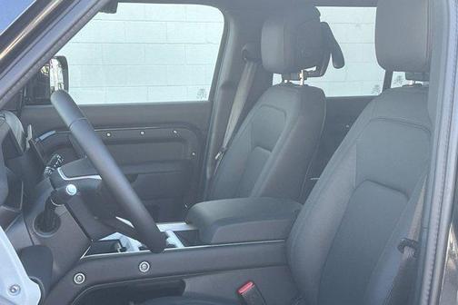 2026 Land Rover Defender P400 X-Dynamic SE