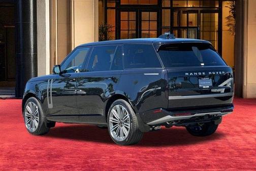 Santorini Black 2026 Land Rover Range Rover P530 SE 7 Seat