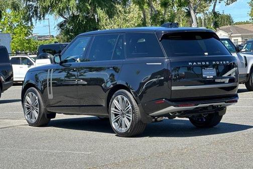 Santorini Black 2026 Land Rover Range Rover P530 SE 7 Seat