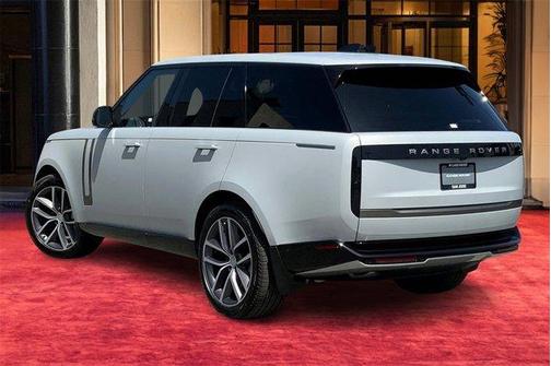 2025 Land Rover Range Rover P400 SE