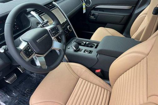Fuji White 2026 Land Rover Discovery Tempest Edition