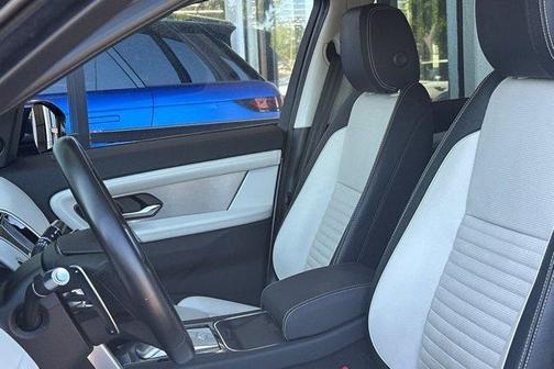 Hakuba Silver 2022 Land Rover Discovery Sport R-Dynamic S