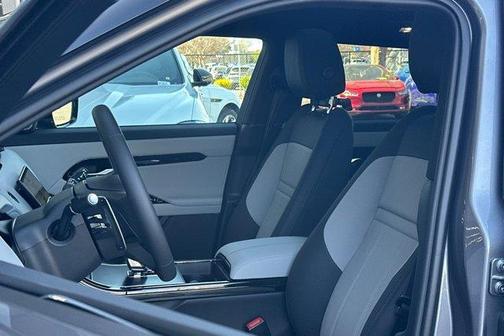 2026 Land Rover Range Rover Evoque Dynamic SE