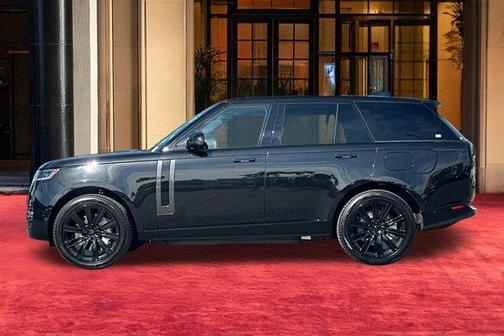 Santorini Black 2026 Land Rover Range Rover P550e SE