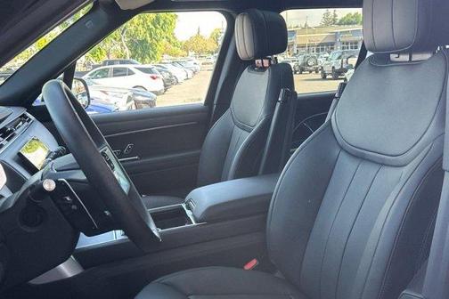 Santorini Black 2026 Land Rover Range Rover P550e SE