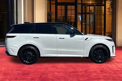 Ostuni Pearl White 2026 Land Rover Range Rover Sport P635 SV