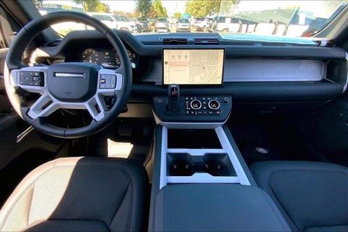 2025 Land Rover Defender P400 X-Dynamic SE