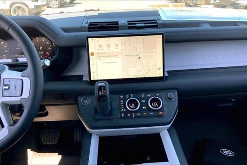 2025 Land Rover Defender P400 X-Dynamic SE