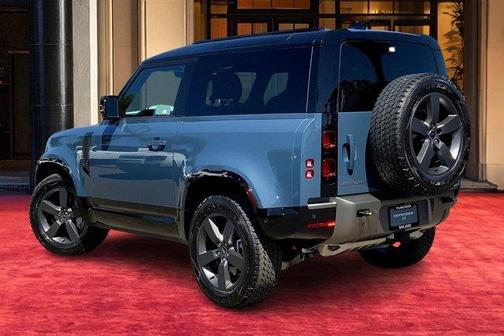 2025 Land Rover Defender P400 X-Dynamic SE
