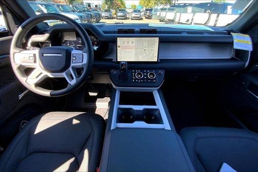 2025 Land Rover Defender P400 X-Dynamic SE