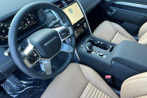 Sedona Red Metallic 2026 Land Rover Discovery GEMINI EDITION