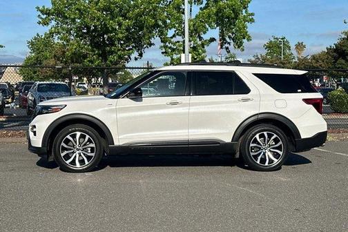 White 2022 Ford Explorer ST-Line