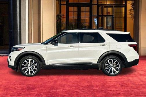 White 2022 Ford Explorer ST-Line