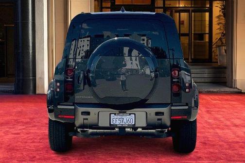 2025 Land Rover Defender P400 X-Dynamic SE