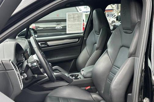 2023 Porsche Cayenne Platinum Edition