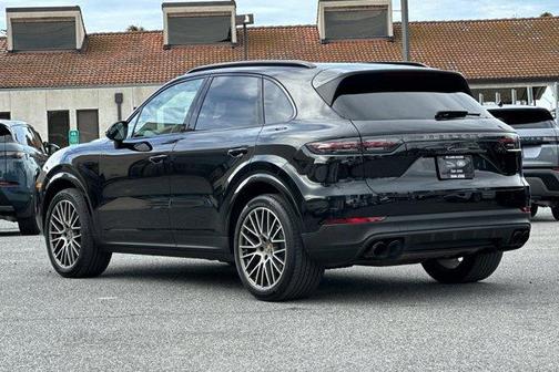 2023 Porsche Cayenne Platinum Edition